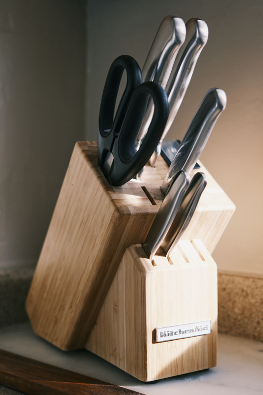 Виды подставок для ножей: деревянная